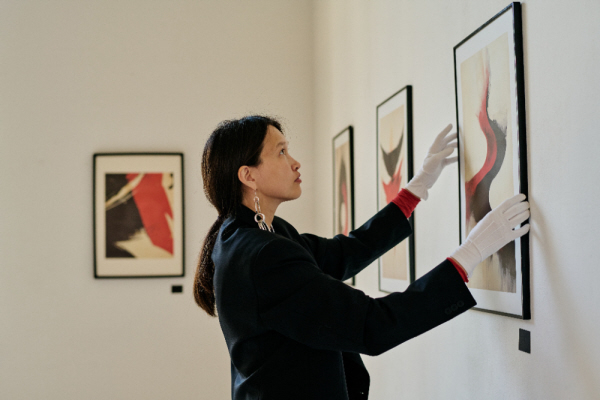 Career guidance for a position Art Curator