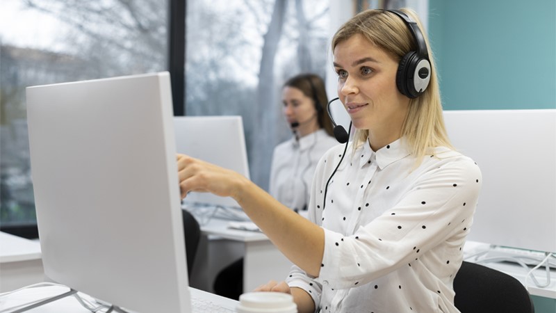دعم العملاء والمستخدمين (Help Desk)